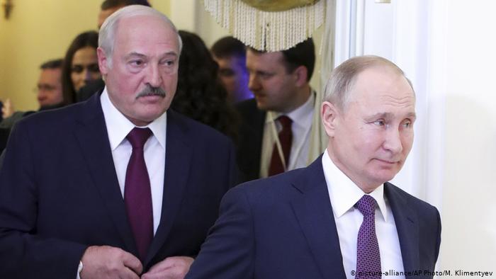 NewsMakers | Лукашенко на очах у тисяч людей принизив Путіна на ...
