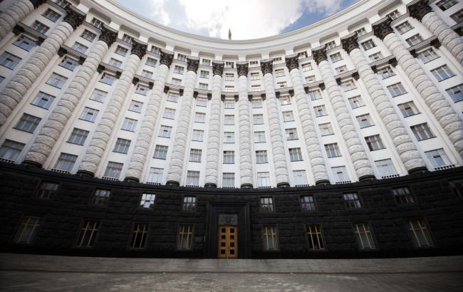 Кабмін дозволив іноземцям відкривати рахунки в українських банках