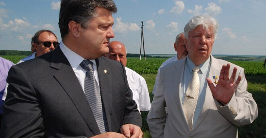 Петро Порошенко переніс похорон батька через суд