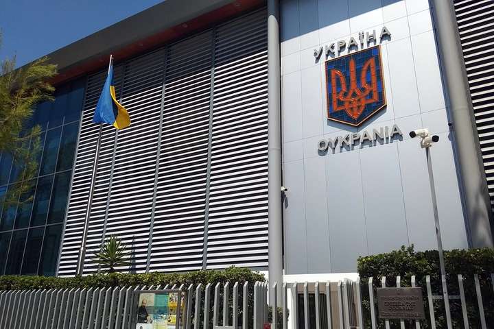 У посольстві наголосили, що громадян України повинні уважно вивчати інформацію щодо режиму в'їзду до Грецької Республіки - Скандал з українцями, затриманими в Греції. Посольство звинуватило авіакомпанії 