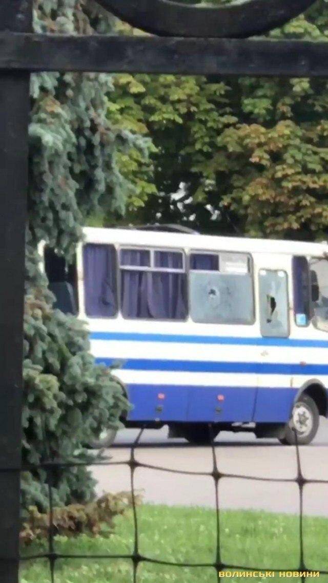 У Луцьку захопили автобус з людьми