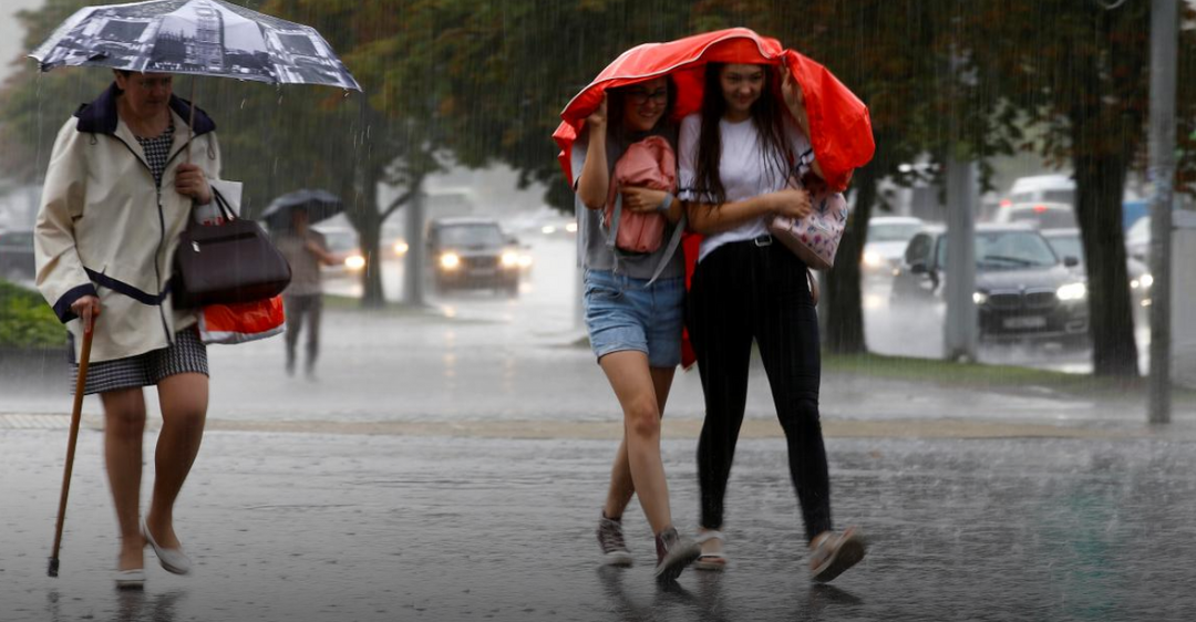 Україну охоплять грозові дощі: прогноз погоди на понеділок