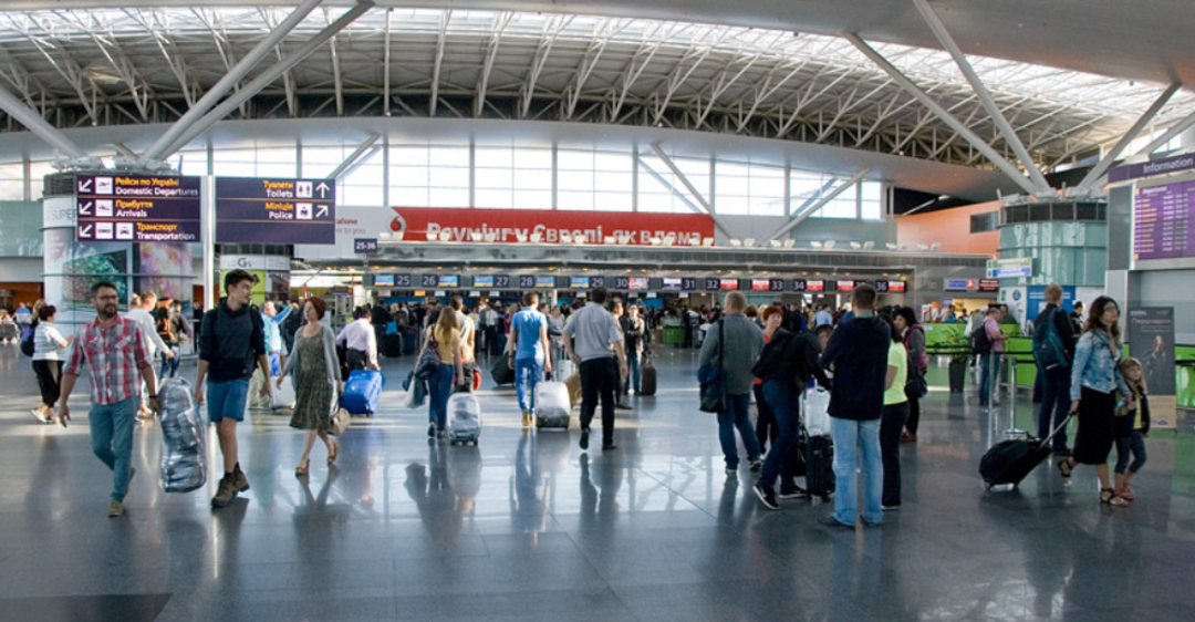Українців через політ до Хорватії в аеропорту зобов'язали робити дорогі тести на COVID-19